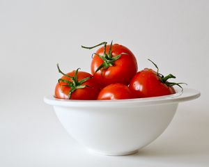 Превью обои томаты, помидоры, тарелка, овощи