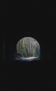 Превью обои тоннель, арка, деревья, аллея, темный