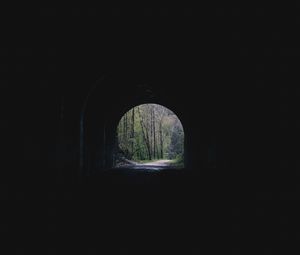Превью обои тоннель, арка, деревья, аллея, темный