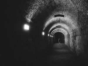 Превью обои тоннель, арка, одинокий, чб
