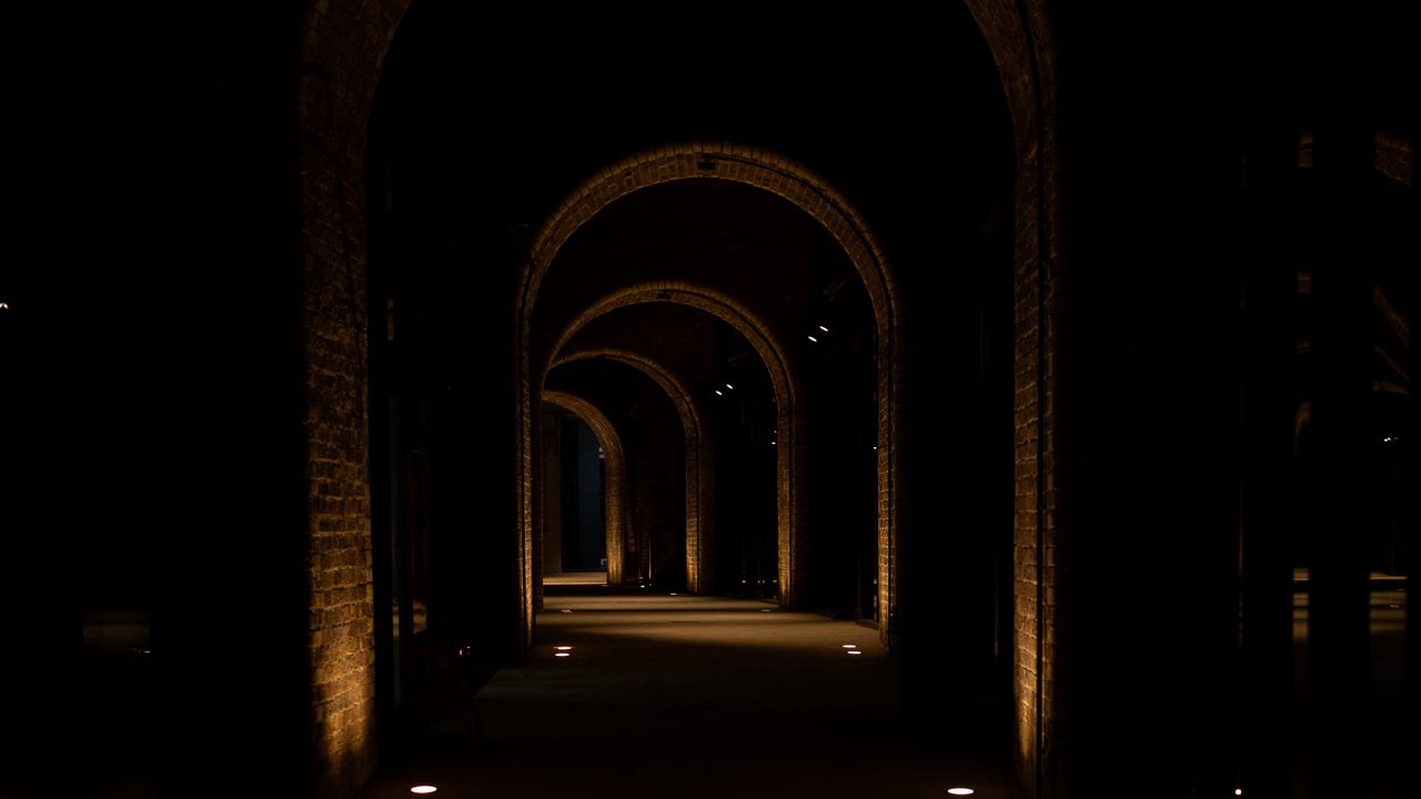 Обои тоннель, арки, свечение, темный