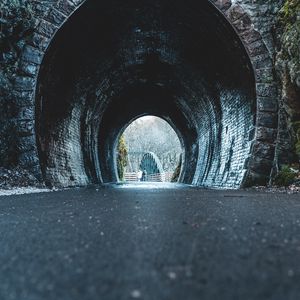 Превью обои тоннель, дорога, конструкция, люди