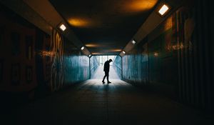 Превью обои тоннель, силуэт, подземный, темный, одиночество