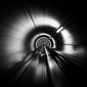 Превью обои тоннель, скорость, полосы, черно-белый, черный