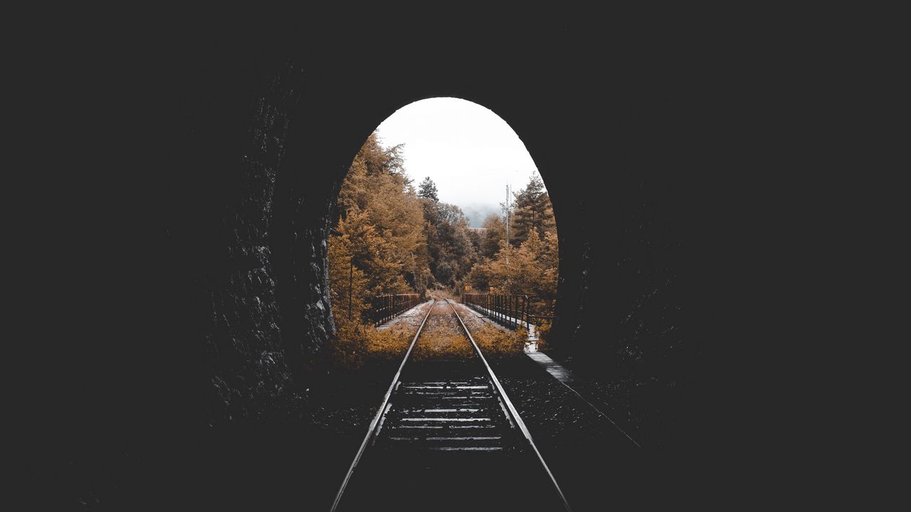 Обои тоннель, железная дорога, осень