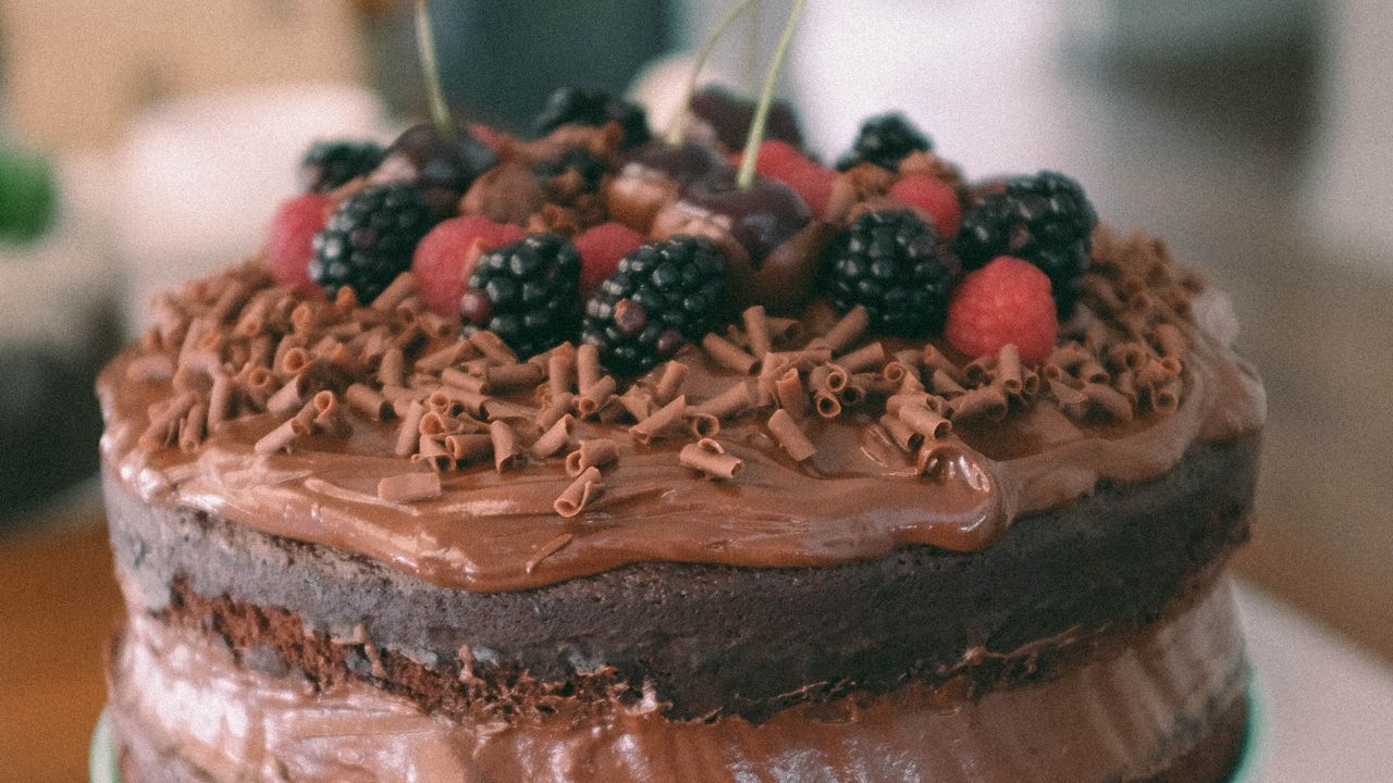 Обои торт, шоколад, ягоды, десерт