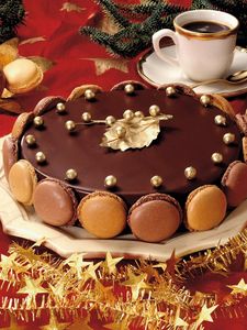 Превью обои торт, сладкое, десерт, шоколад, глазурь, праздничный стол, кофе, бокалы