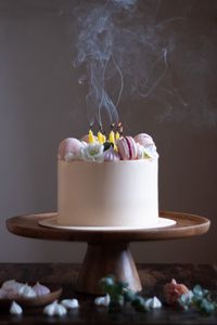 Превью обои торт, выпечка, десерт, свечи, дым