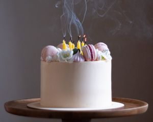 Превью обои торт, выпечка, десерт, свечи, дым