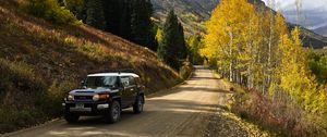 Превью обои toyota, автомобиль, джип, внедорожник, дорога