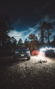 Превью обои toyota, автомобиль, фризлайт, кемпинг, ночь