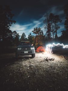Превью обои toyota, автомобиль, фризлайт, кемпинг, ночь