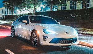 Превью обои toyota, автомобиль, спорткар, фары, свечение