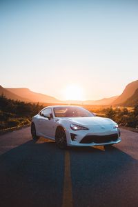 Превью обои toyota, автомобиль, спорткар, вид сбоку, белый, дорога