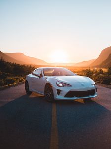 Превью обои toyota, автомобиль, спорткар, вид сбоку, белый, дорога
