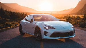 Превью обои toyota, автомобиль, спорткар, вид сбоку, белый, дорога