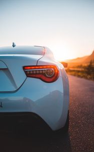 Превью обои toyota, автомобиль, спорткар, фара, вид сзади, белый