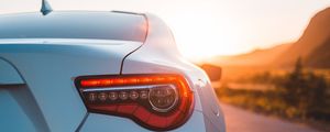 Превью обои toyota, автомобиль, спорткар, фара, вид сзади, белый