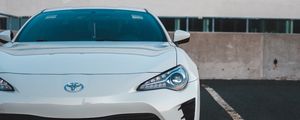 Превью обои toyota, автомобиль, спорткар, вид спереди, белый, фары