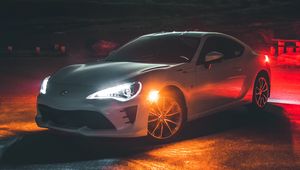 Превью обои toyota, автомобиль, вид сбоку, белый, фары