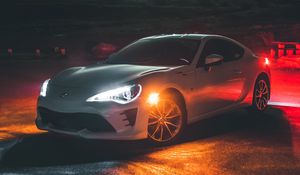 Превью обои toyota, автомобиль, вид сбоку, белый, фары
