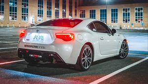 Превью обои toyota, автомобиль, вид сбоку, белый, свечение