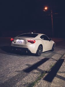 Превью обои toyota, автомобиль, вид сзади, белый, свечение