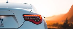 Превью обои toyota, автомобиль, вид сзади, фара, белый