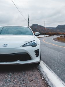 Превью обои toyota, фары, дорога, белый