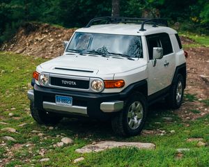 Превью обои toyota fj cruiser, toyota, автомобиль, внедорожник, серый, лес, трава