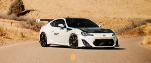 Превью обои toyota gt86, toyota, автомобиль, спорткар, белый, дорога, холмы