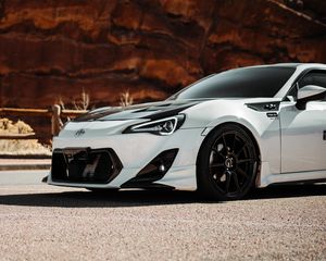 Превью обои toyota gt86, toyota, автомобиль, белый, дорога, скалы