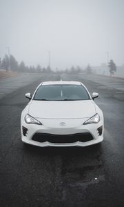 Превью обои toyota gt86, toyota, автомобиль, белый, дорога, туман