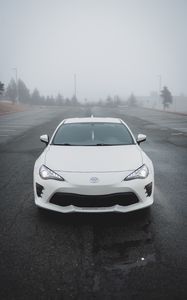 Превью обои toyota gt86, toyota, автомобиль, белый, дорога, туман