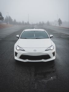 Превью обои toyota gt86, toyota, автомобиль, белый, дорога, туман