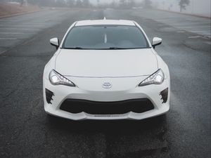 Превью обои toyota gt86, toyota, автомобиль, белый, дорога, туман