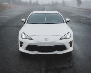 Превью обои toyota gt86, toyota, автомобиль, белый, дорога, туман