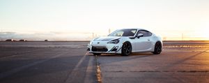 Превью обои toyota gt86, toyota, автомобиль, белый, стоянка