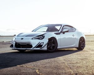 Превью обои toyota gt86, toyota, автомобиль, белый, асфальт