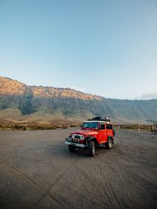 Превью обои toyota land cruiser fj40, toyota, машина, внедорожник, красный, бездорожье