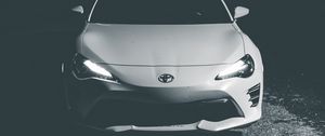 Превью обои toyota, машина, фары, вид спереди, чб