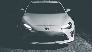 Превью обои toyota, машина, фары, вид спереди, чб