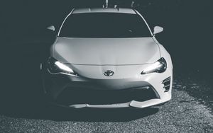 Превью обои toyota, машина, фары, вид спереди, чб