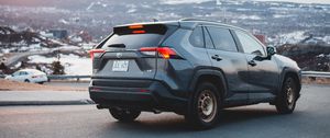Превью обои toyota rav4, toyota, автомобиль, внедорожник, серый, дорога