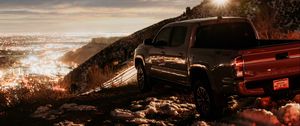 Превью обои toyota tacoma, toyota, автомобиль, пикап, серый, дорога, ночь