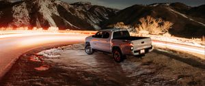 Превью обои toyota tacoma, toyota, автомобиль, внедорожник, серый, дорога, ночь