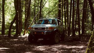 Превью обои toyota, внедорожник, джип, вид спереди, лес
