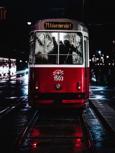 Превью обои трамвай, ночь, город, транспорт