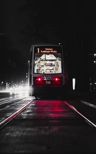 Превью обои трамвай, рельсы, ночь, город, темный