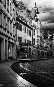 Превью обои трамвай, улица, город, черно-белый